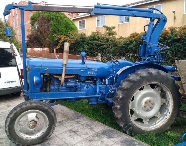 [Ebro 48]  Tractor con grúa Whats-App-Image-2021-01-30-at-13-00-28-1