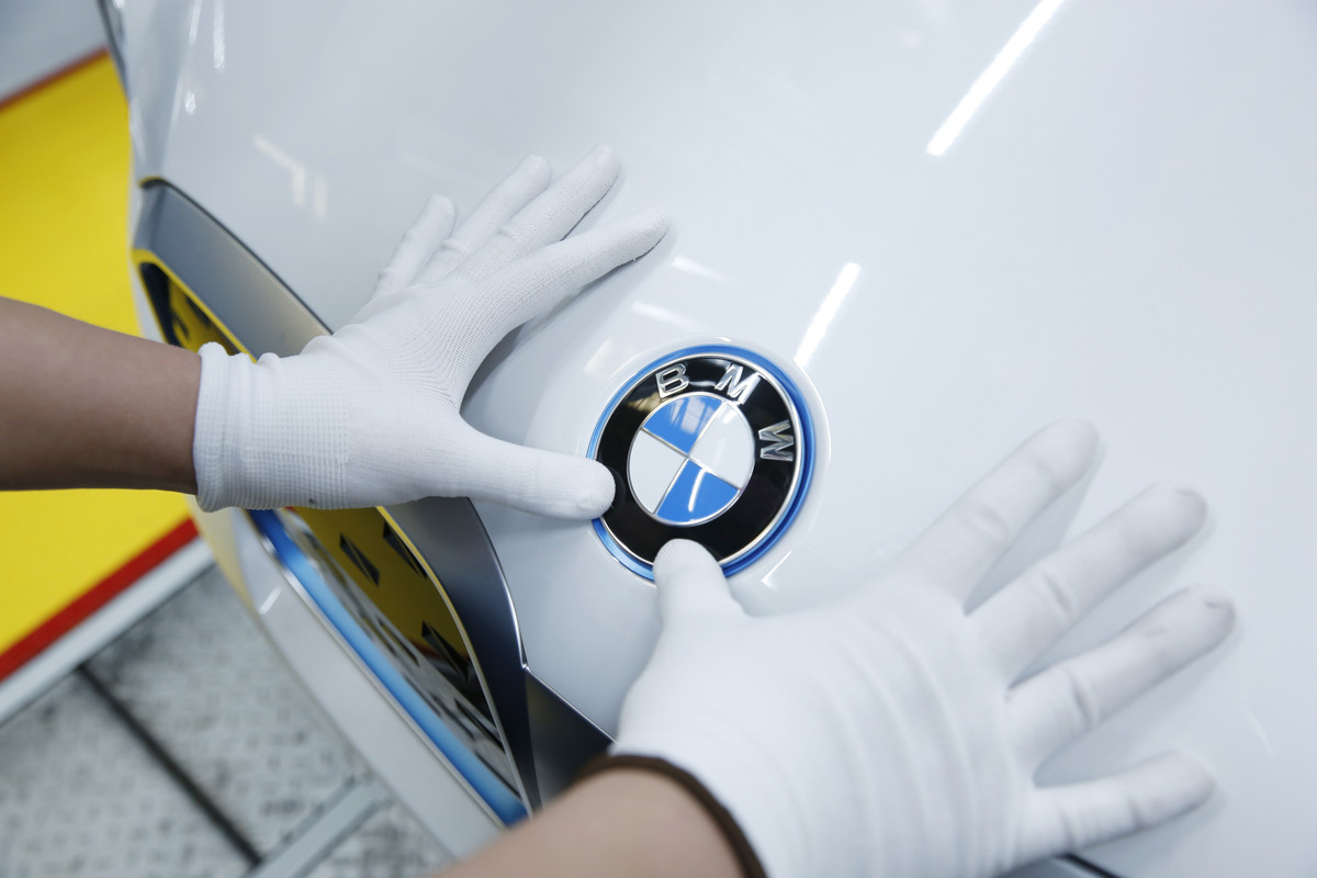 P90402370_highRes_first-bmw-ix3-comes-