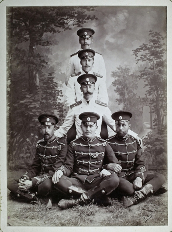 1890 Henkivartioväen Hänen Majestettinsa Ratsuväkirykmentin 1. eskadroonan nuoria upseereita-9