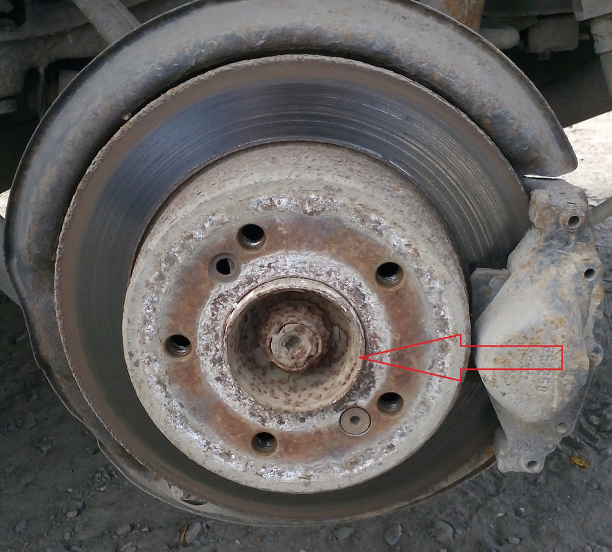 Левая задняя