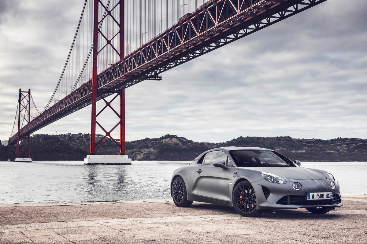 21234956_2019_-_ALPINE_A110S_tests_drive_in_Portugal