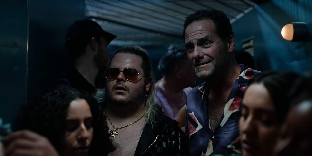 Avenue.5.S02E02.What.an.Unseasonal.Delight.1080p.10bit.AMZN.WEB-DL.DDP5.1.HEVC-Vyndros.mkv_snapshot_