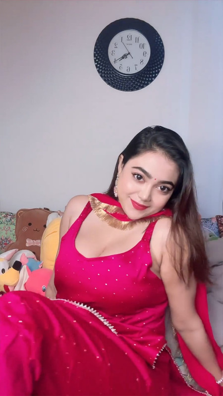 chubby girl big boobs and cleavage in pink dress.mp4_snapshot_00.20.632