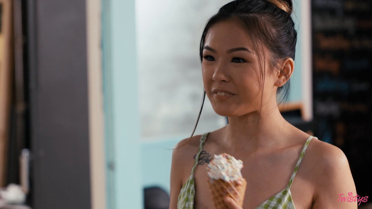 Lulu Chu Freya Parker - Melting Point - TWISTYS.mkv.0001