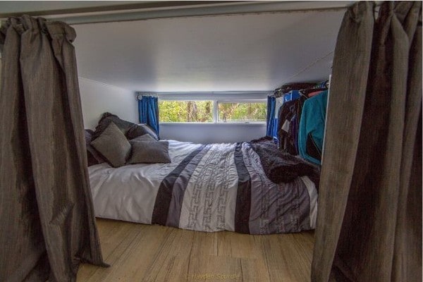 Эта женщина живёт в грузовом контейнере площадью 10 кв. м. Только взгляните что там внутри!