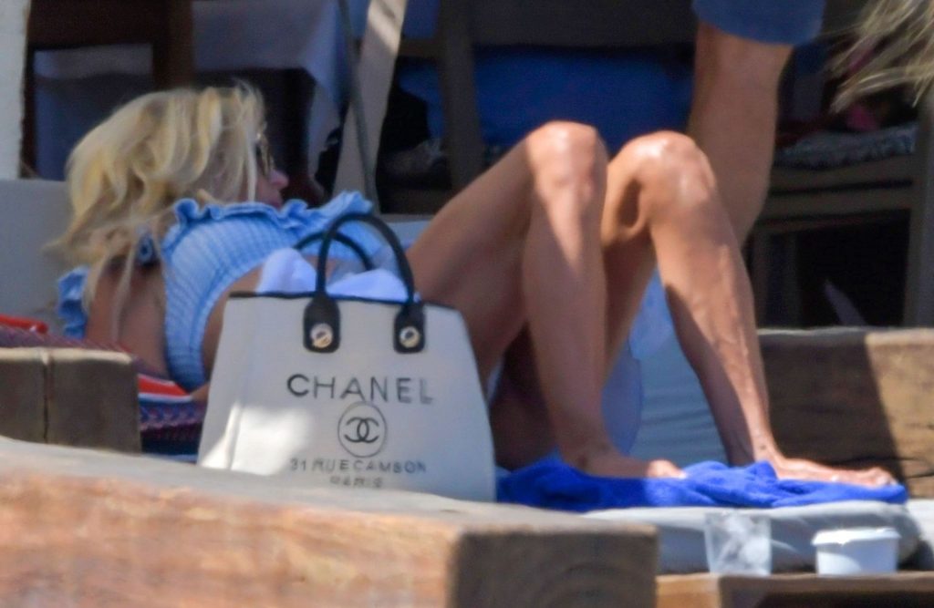 Victoria-Silvstedt-Upskirt-STARS-com-11