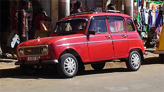 ACCESSOIRES CASQUETTES PARE_BRISE ET VITRES MADAGASCAR