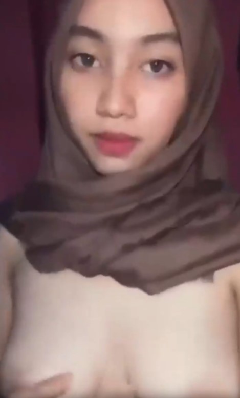 Ukhty Cantik Mainan Nenen