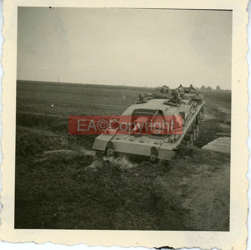 StuG Sturmgeschütz Panzer Tank Russland Vormarsc