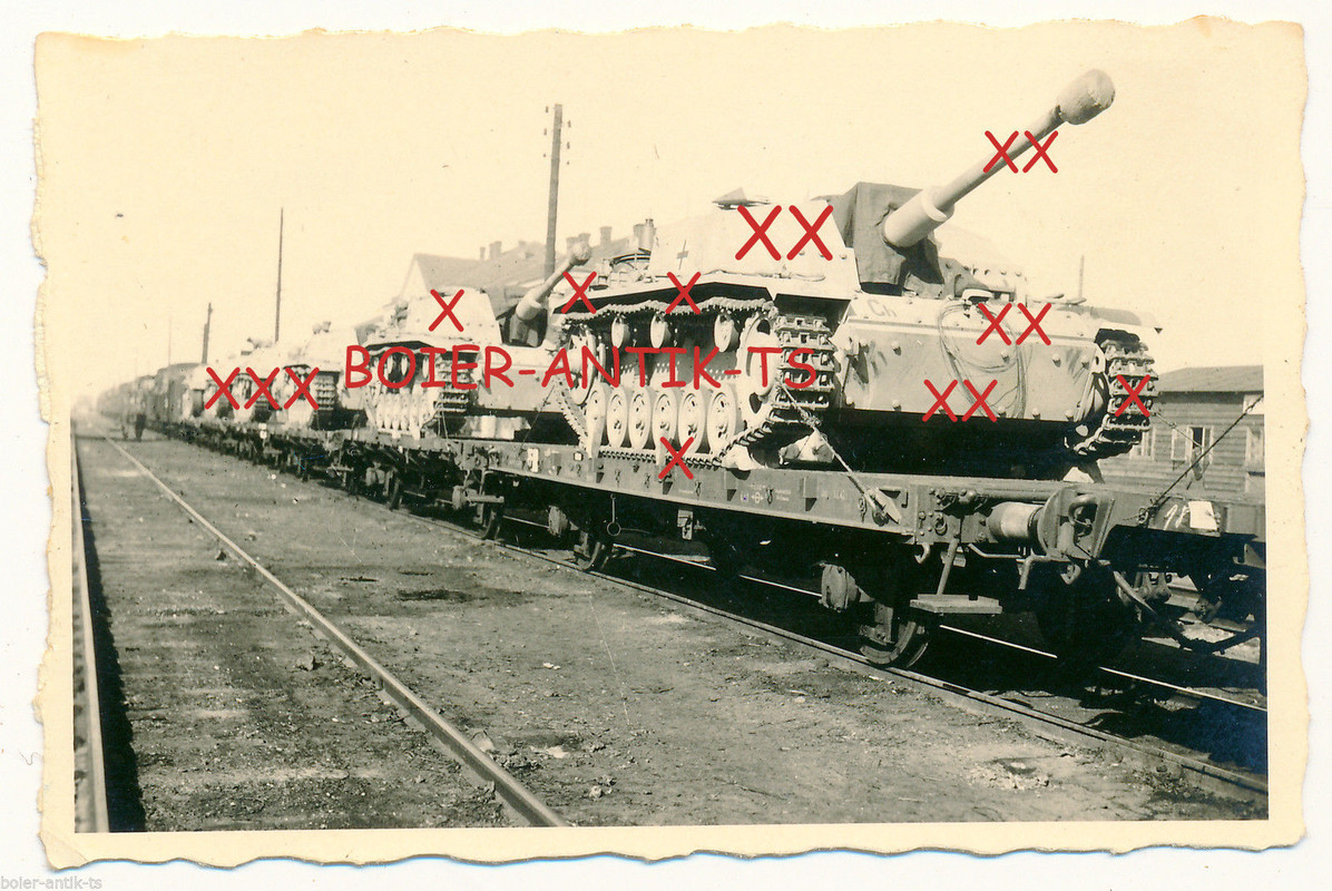 FOTO 2 WK STURMGESCHÜTZ PANZER ABTL. 19