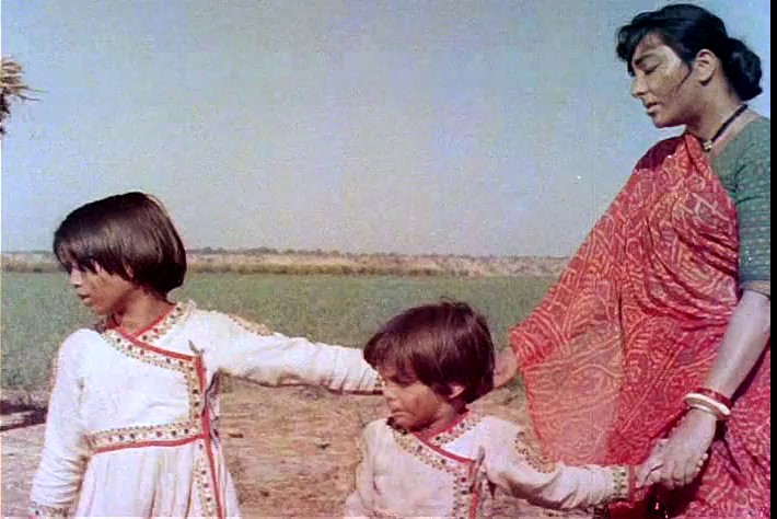 Mother-India-1957-Hindi-480p-AVC-AAC-2-0-ESub-mkv-0001