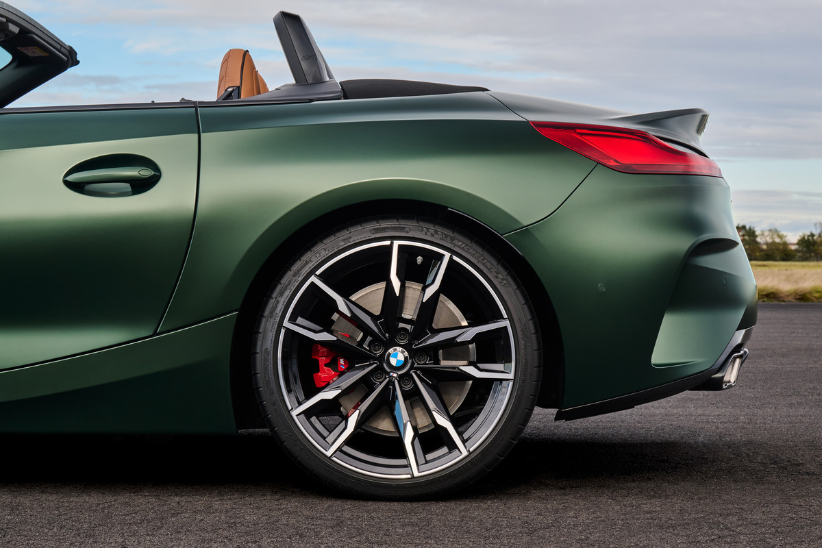 P90535754_highRes_the-bmw-z4-m40i-with