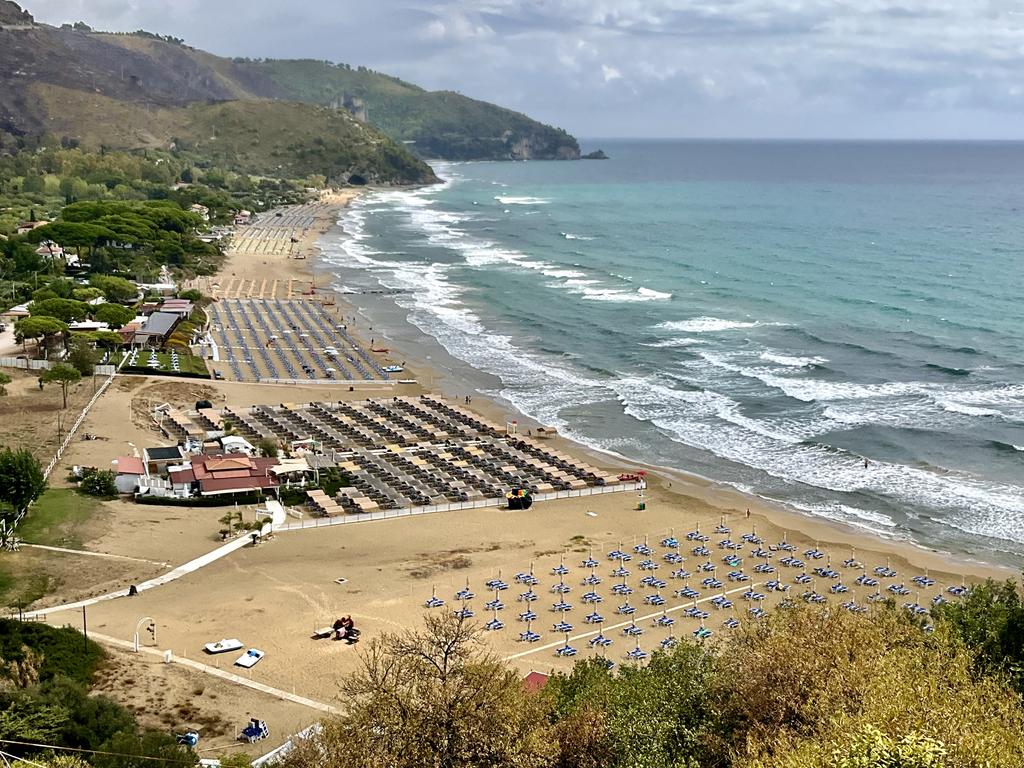 Жаркий сентябрь на побережье Тирренского моря. Жаркий сентябрь на побережье Тирренского моря.