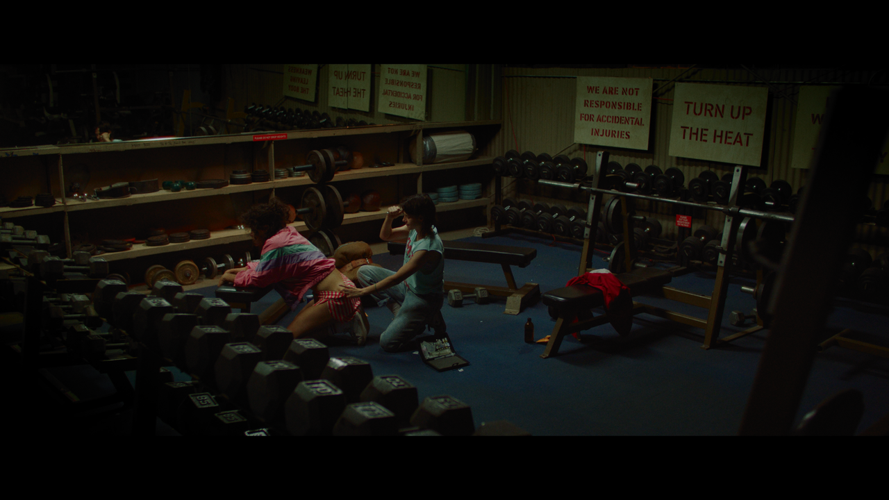 mpv-shot_Love.Lies.Bleeding.2024.2160p.UHD.BDRemux.DV.HDR.HEVC-Нечипорук_00_17_52_0004