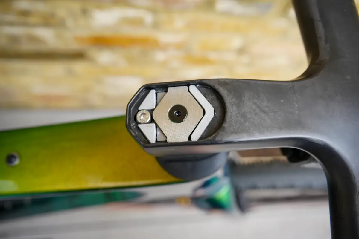 Open-Upper-Concept-gravel-bike-custom-build-Tom-Weijand-photo-01-1536x1024