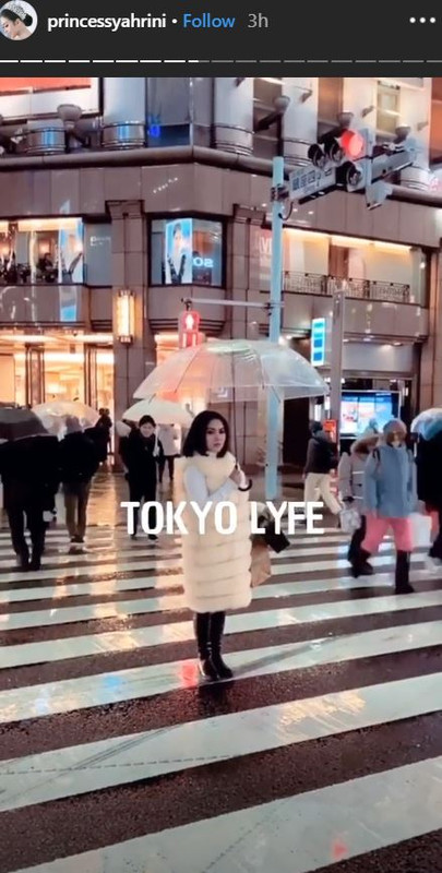 Syahrini jalan-jalan di Kota Tokyo, Jepang
