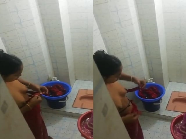 bhojpuri xxx Indian girl removing towel xxx village nude show