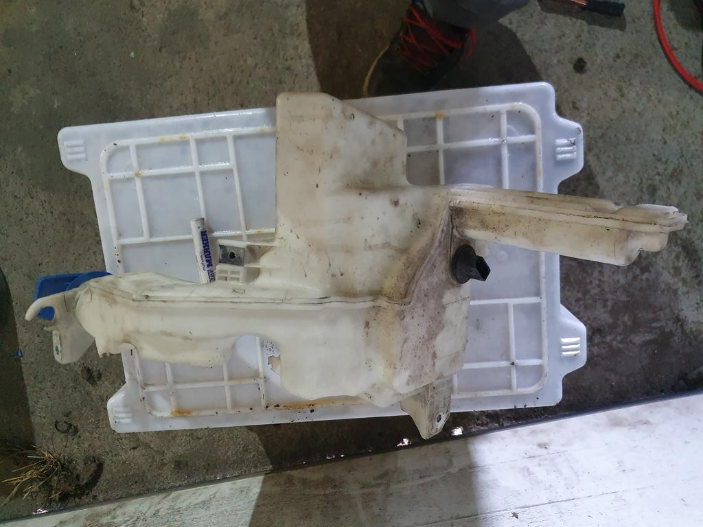 Расширительный бачок охлаждающей жидкости