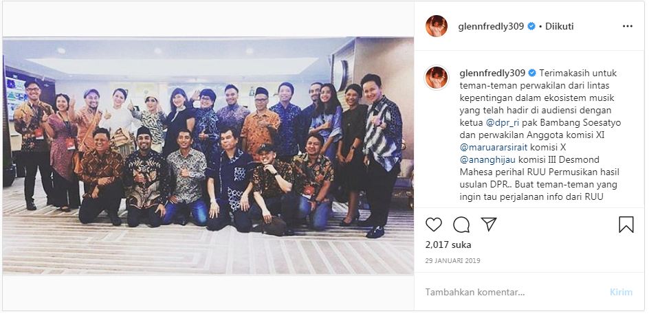 Glenn Fredly berfoto bersama rekan musisi