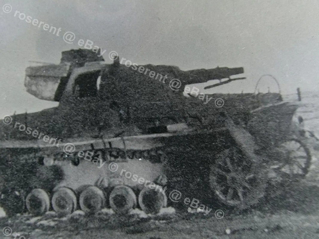 2. Weltkrieg Wüstenkrieg - ein ausgebrannter deutscher Panzer IV - negativ 6,5 x
