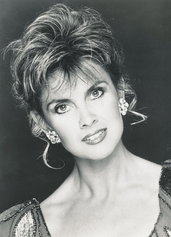 Caroline_Munro_c12