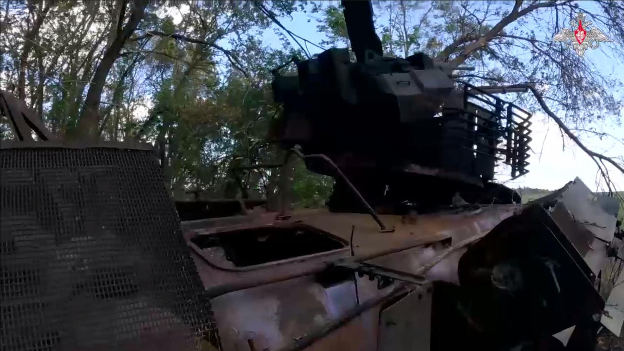 1043 BTR-82AT destr 23 09 24