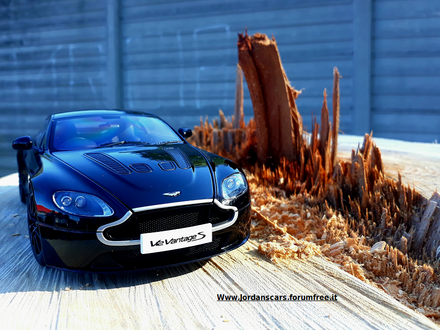 ASTON-VANTAGE-S-a