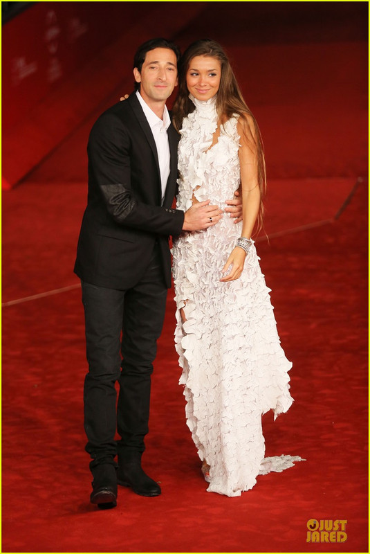    Adrien Brody con hermoso, Novia Lara Lieto 