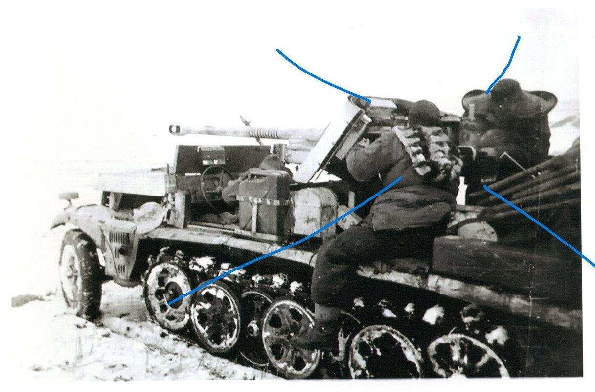 Foto Deutsche Sd Kfz 10 mit 5cm Pak 38 in Schnee an der Ostfront