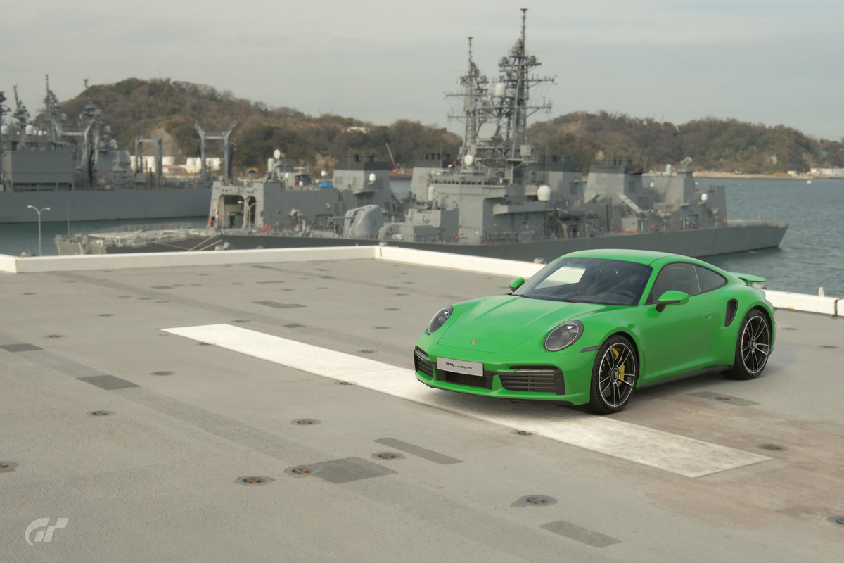 Izumo-klasse-helikoptercarrier-3.jpg