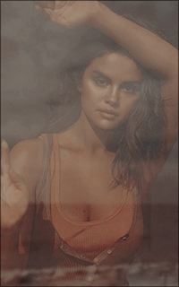 Selena Gomez 740full-selena-gomez-12