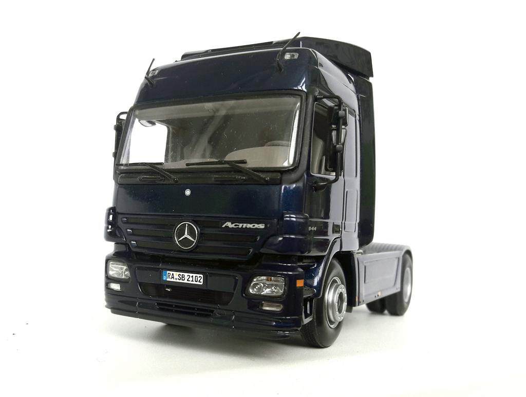 Mercedes Actros MP2 Minicamps (3)