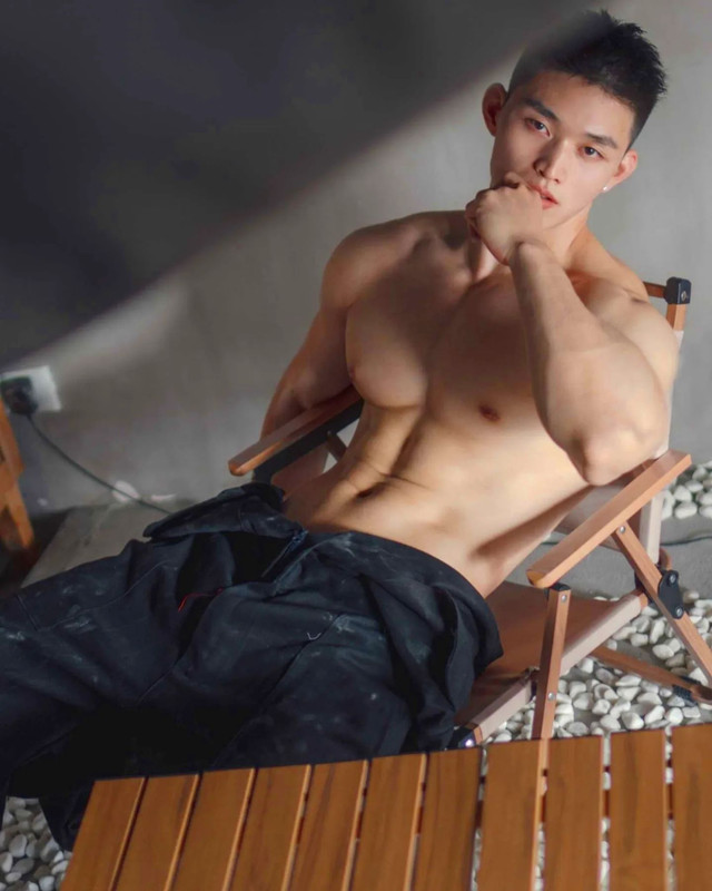 Photo by Chinese hunks 全球華男 on August 04, 2023. (1)