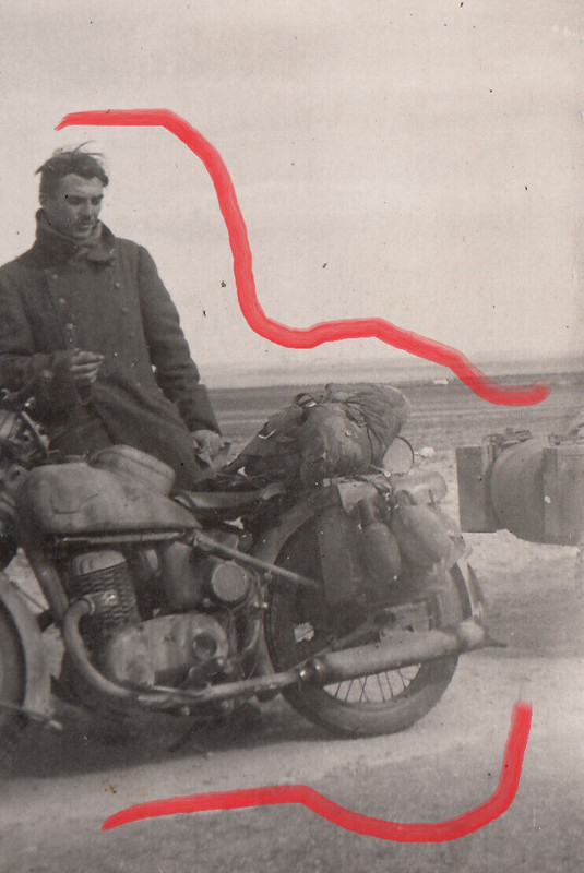 Foto WH Soldat Afrikakorps DAK Kradmelder Motorrad DKW Triumph1942 (3)