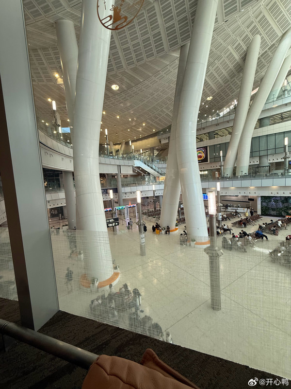 008FUxqCgy1i5r3h5iywuj32c0340000