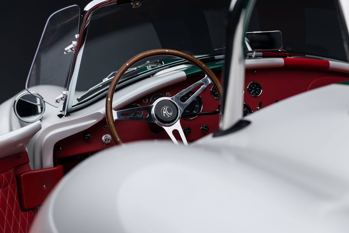 37079326_1751871478266063_1198216981329739776_o