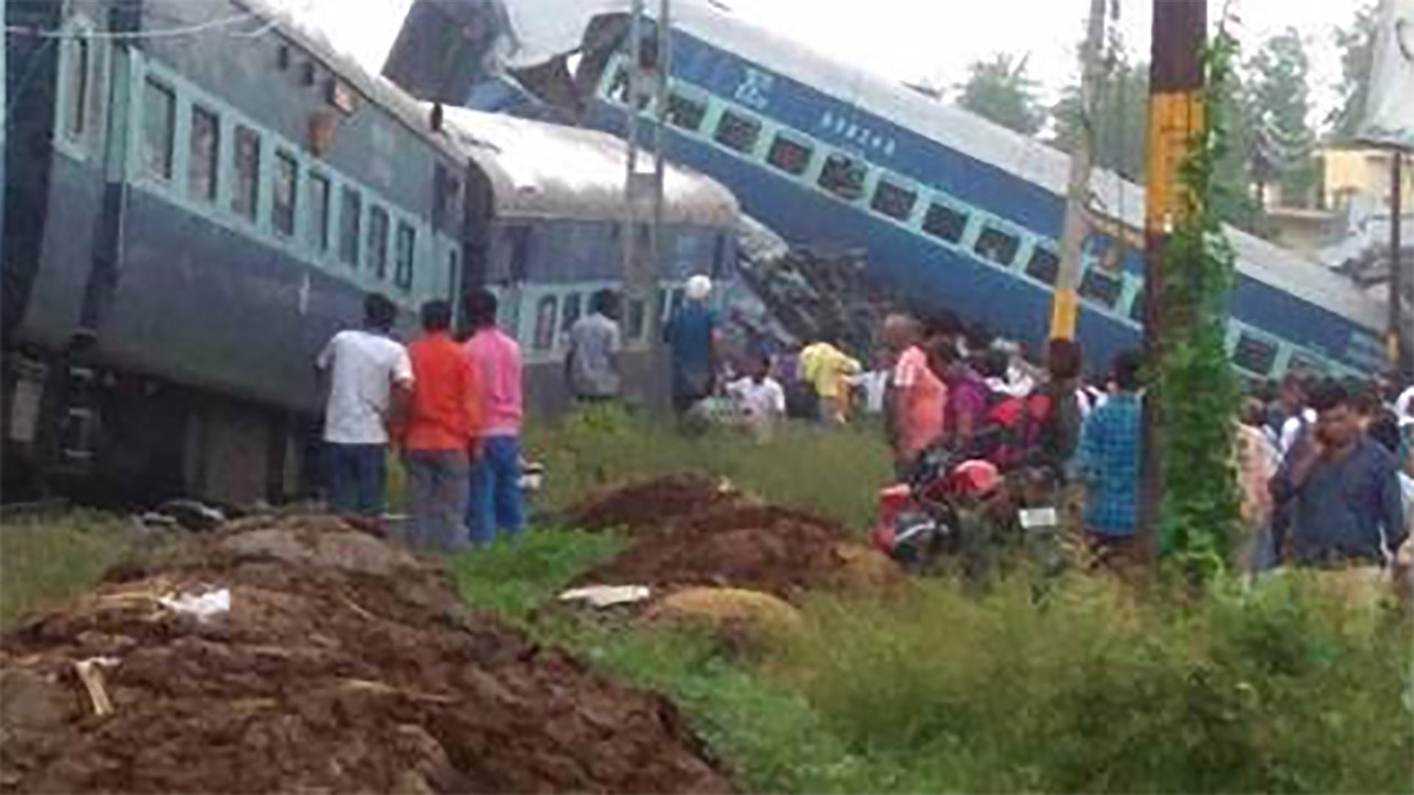 Descarrilamiento de tren en Irán deja 17 muertos