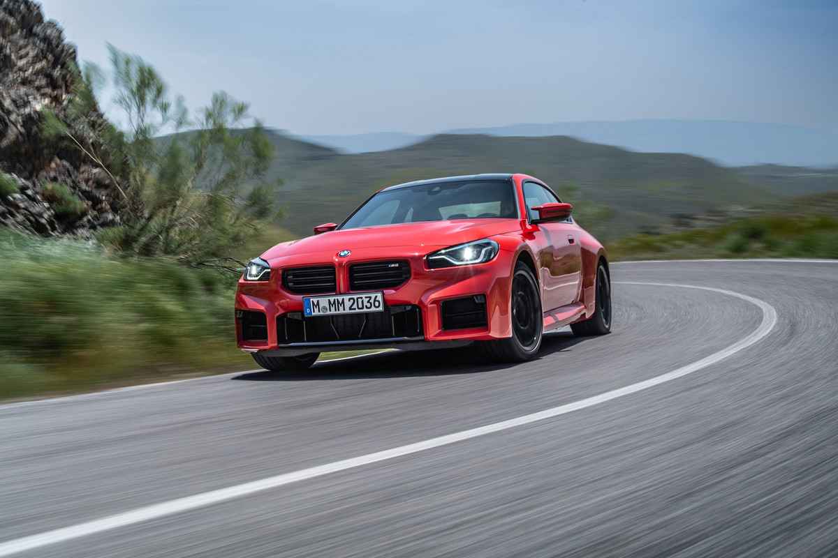 P90481904_highRes_the-all-new-bmw-m2-c