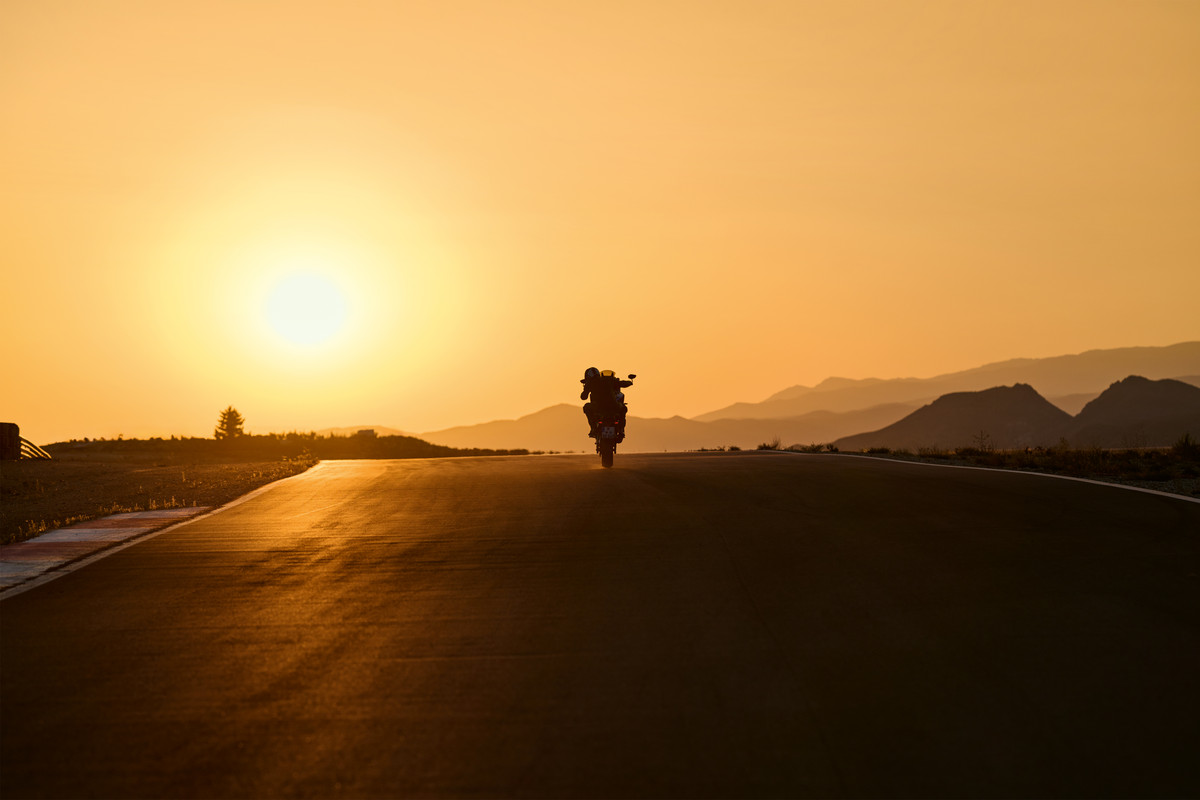 P90527454_highRes_the-new-bmw-m-1000-x