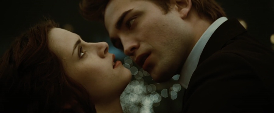 Twilight 2008 BluRay [Hindi + Tamil + Telugu + English] 480p, 720p, 1080p ESub Screenshot