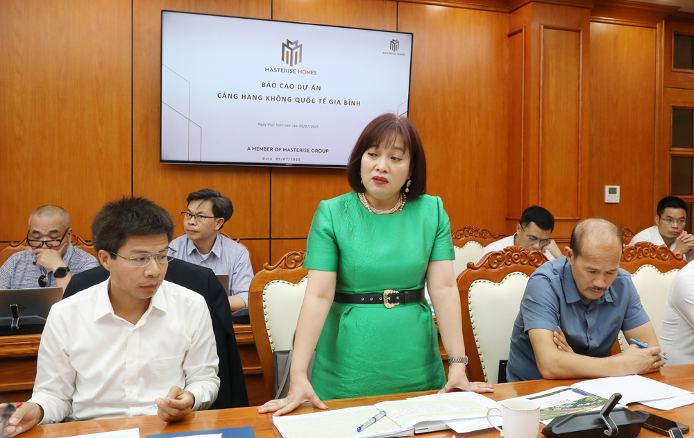 Đại diện Công ty cổ phần Tập đoàn Masterrise kiến nghị (Ảnh: Báo và Phát thanh, Truyền hình Bắc Ninh)