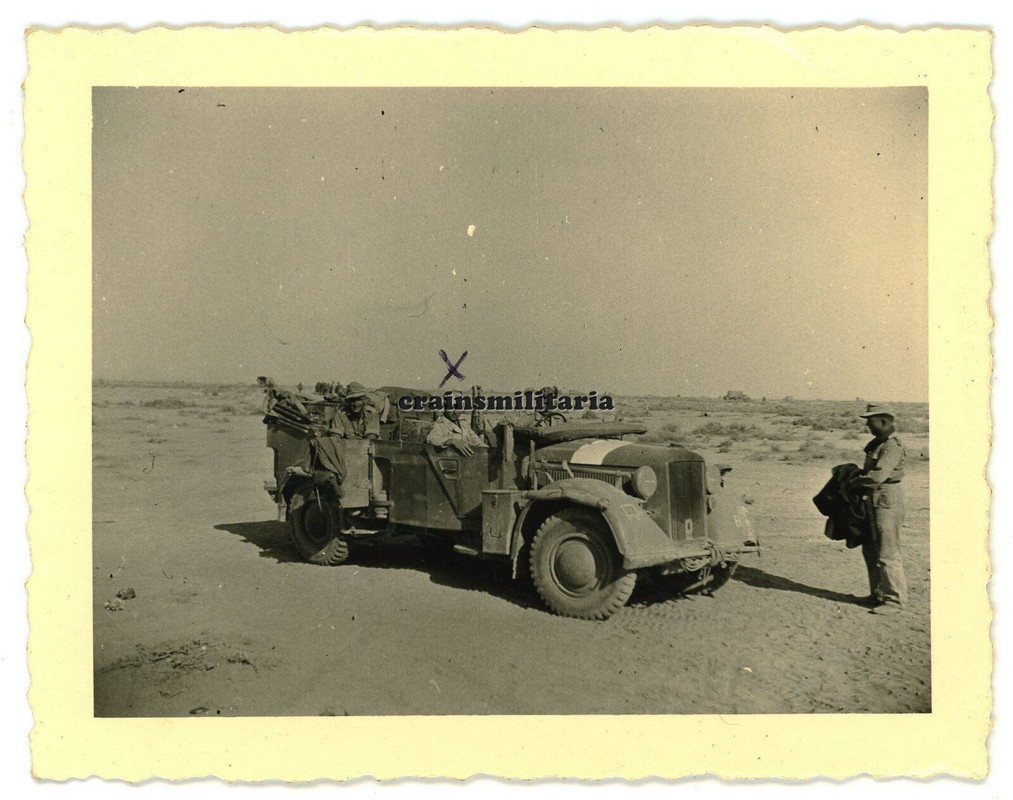 Orig. Foto 15.PD DAK Tropen Einheits-Pkw Kübelwagen bei Rückzug in Afrika 1942