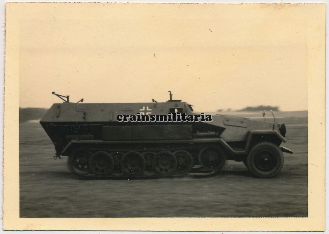 Orig. Foto SdKfz 251 Panzerspähwagen b. Lehrvorführung in WÜNSDO