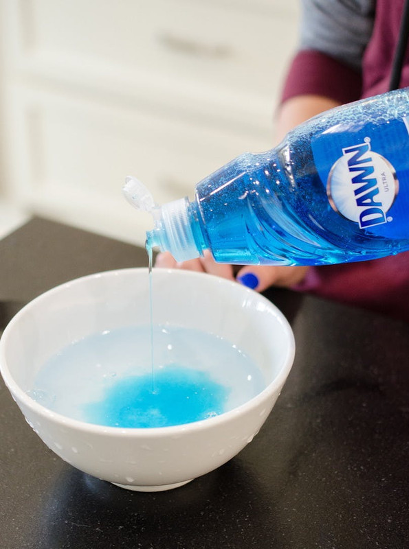 20151021-dawn-dish-soap-hacks-clean-cabi