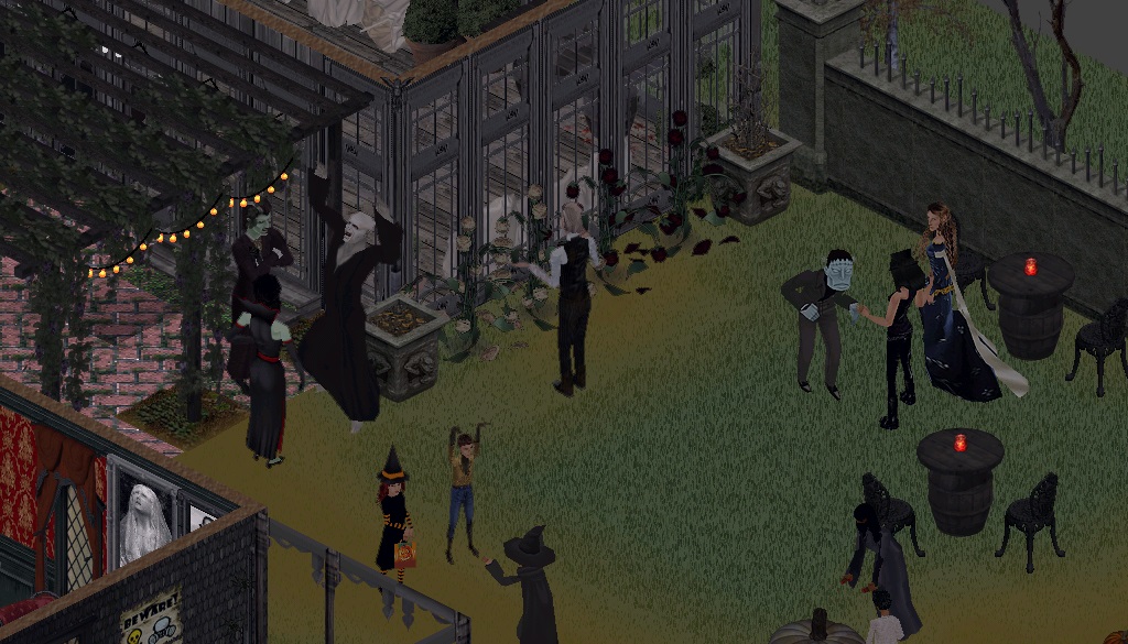 07-guestsenjoyeachotherscostumes