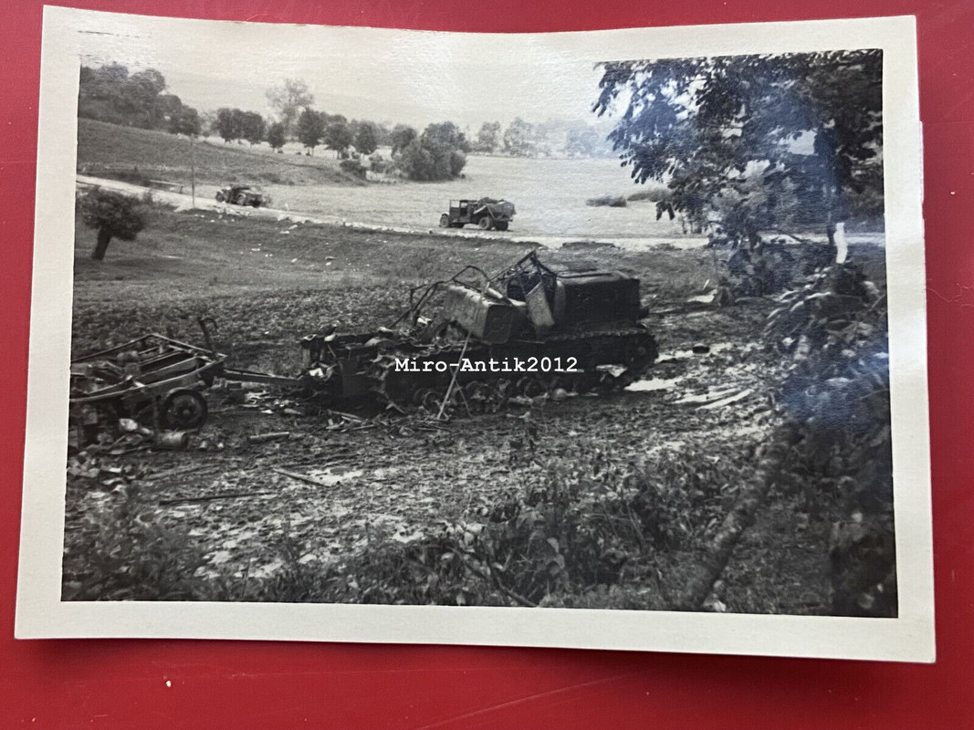 Foto, Wk2, zerstörte russische Raupenschlepper in der Ukraine 1942