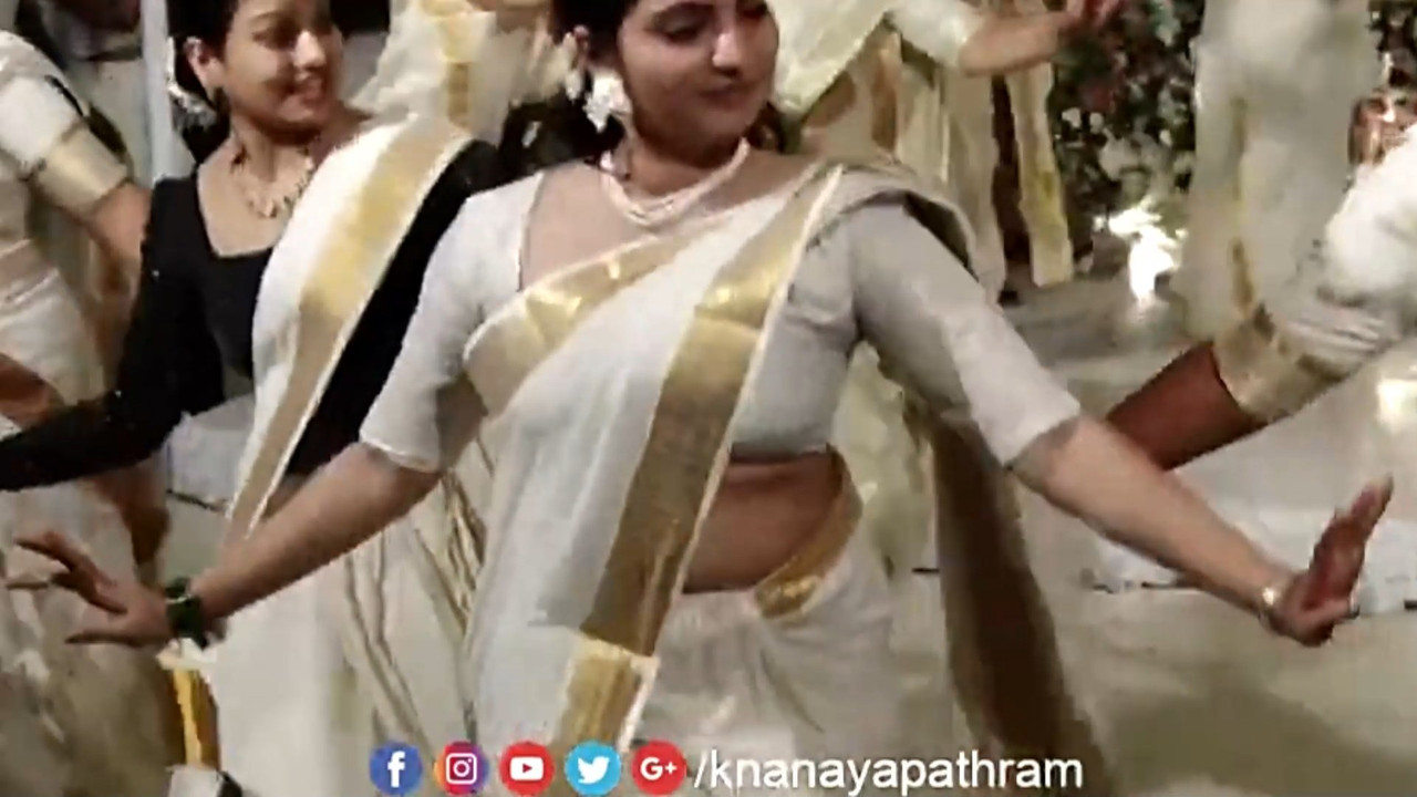 Busty malayali girl big boobs and navel in white kerala saree.mp4_snapshot_00.27.992