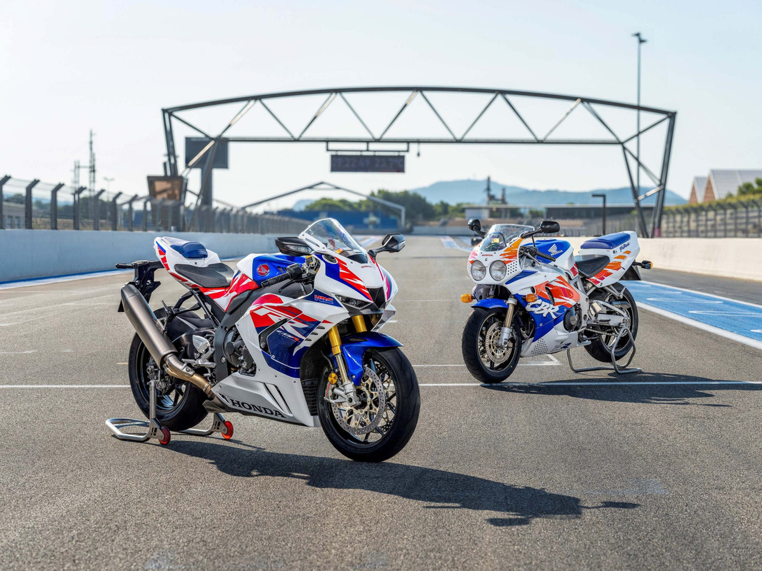 Спортбайк Honda CBR1000RR-R Fireblade SP 30th Anniversary 2022