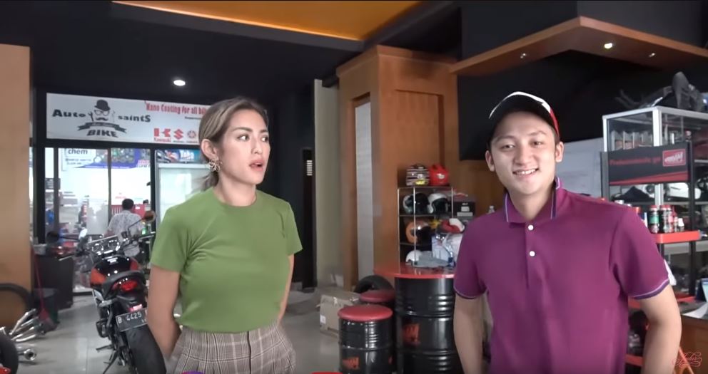 Jessica Iskandar membeli motor untuk Richard Kyle