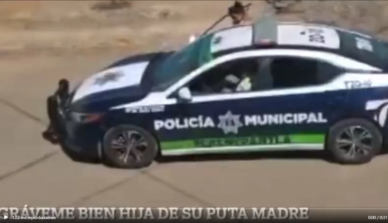 Policía de Tlalnepantla amenaza de muerte a una mujer que lo grababa